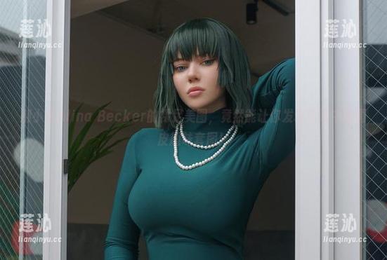 别小看Alina Becker的裸足美图，竟然能让你发现生活中的调皮趣味套图！